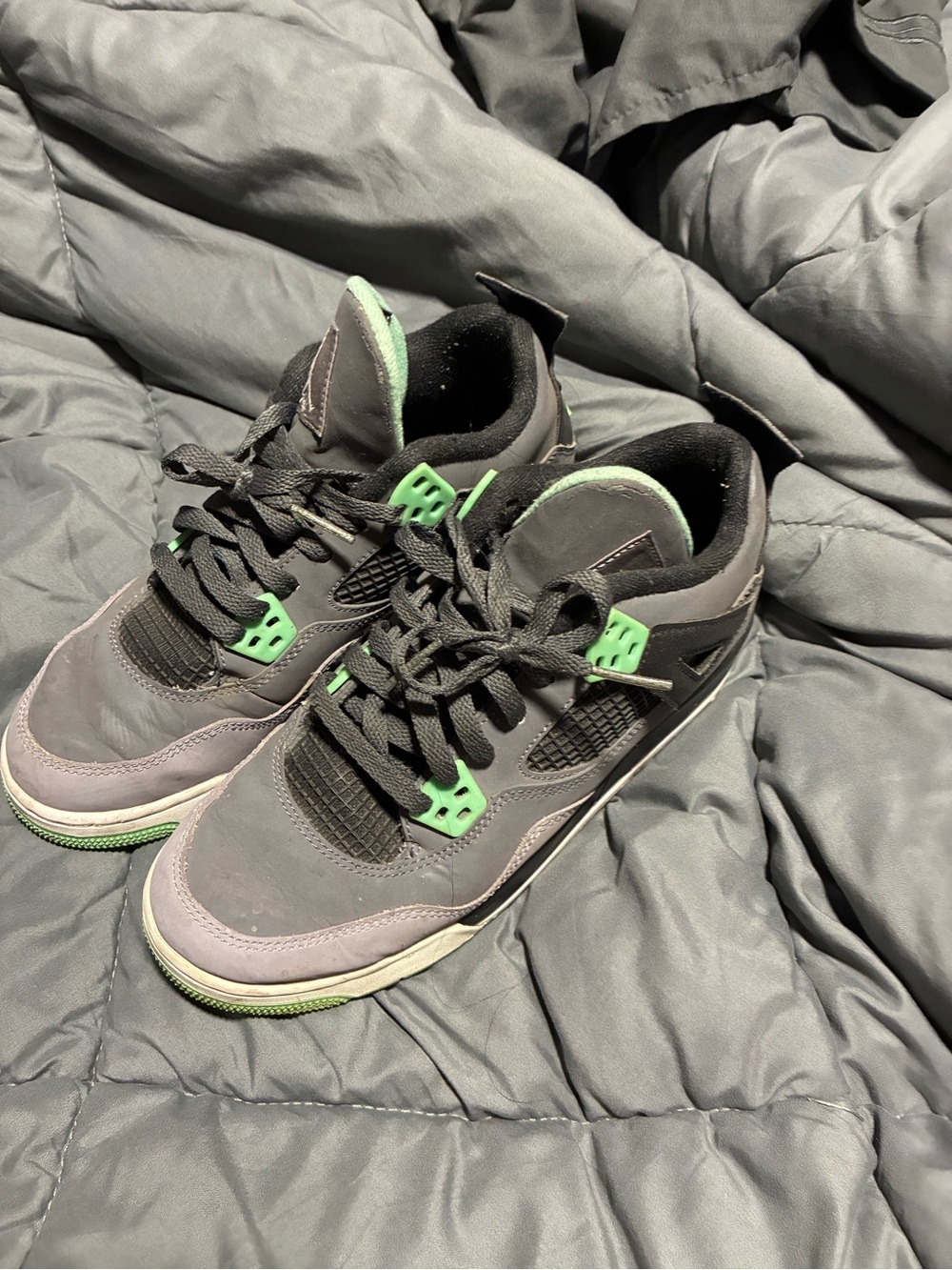 Jordan Men's Gray and Green Retro Sneakers